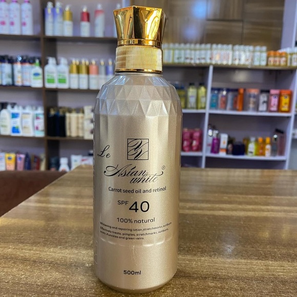 Le Asian White SPF 40 Carrot Seed Oil and Retinol